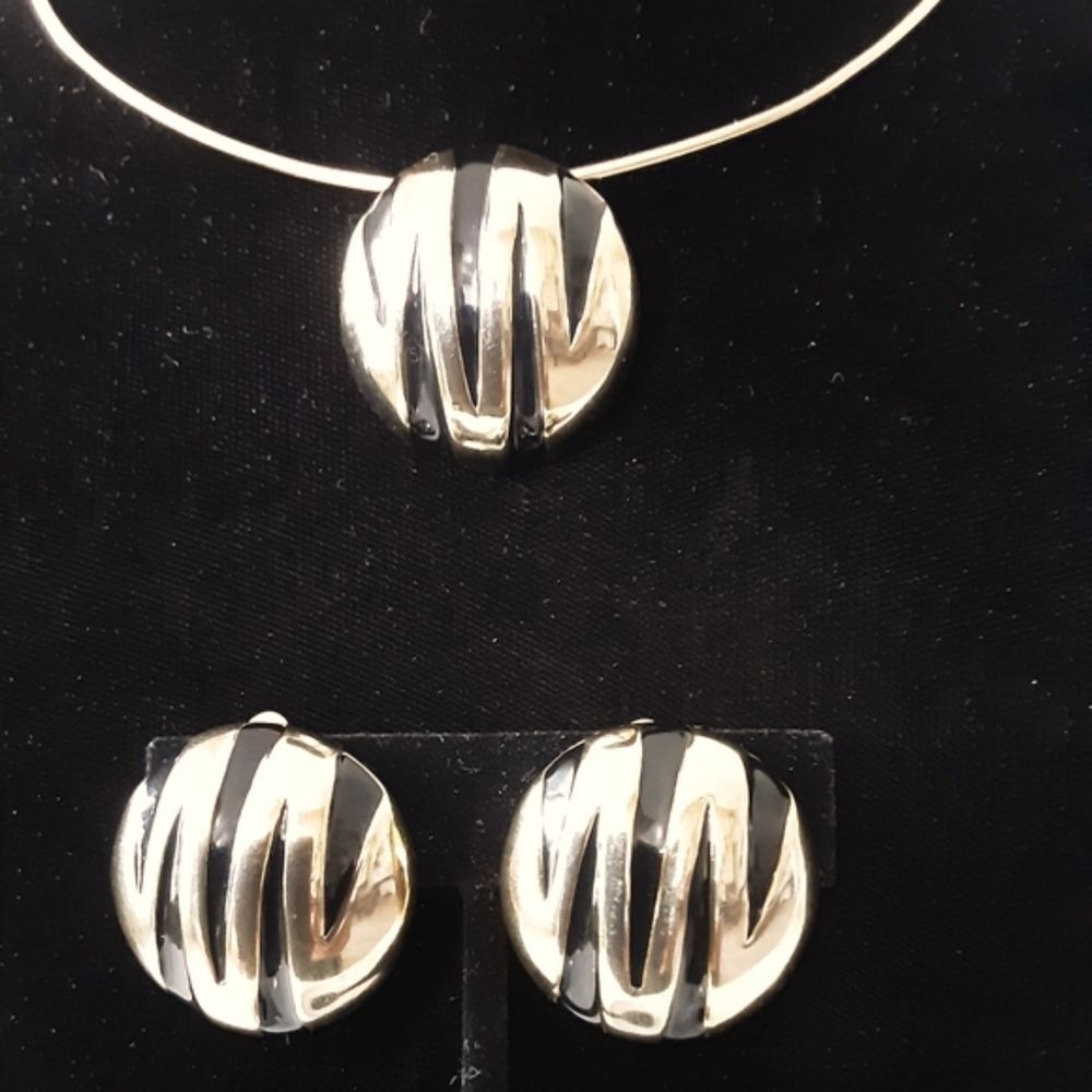 VTG PARK LANE GOLD TONE BLACK ENAMEL PENDANT SLIDE & EARRING SET